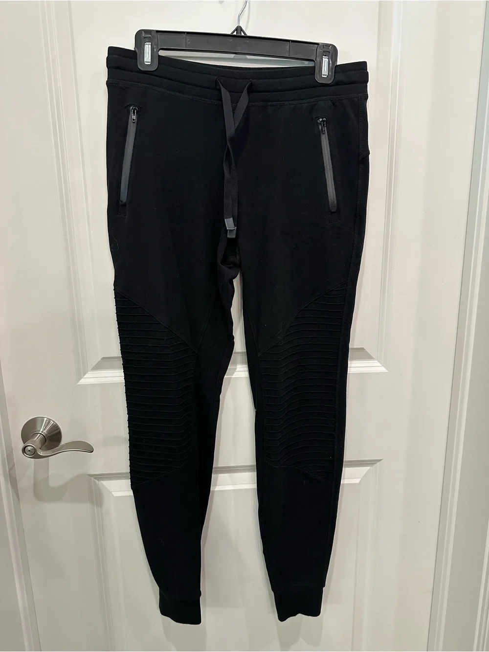 ALO Yoga Black Ribbed Knee Joggers with Zip Pockets